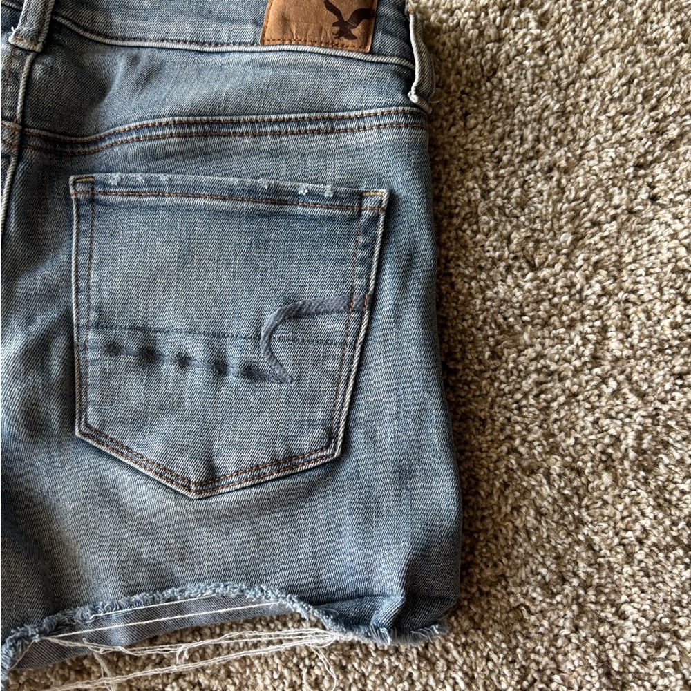 American Eagle Hi-Rise Jean Shortie - Picture 4 of 5
